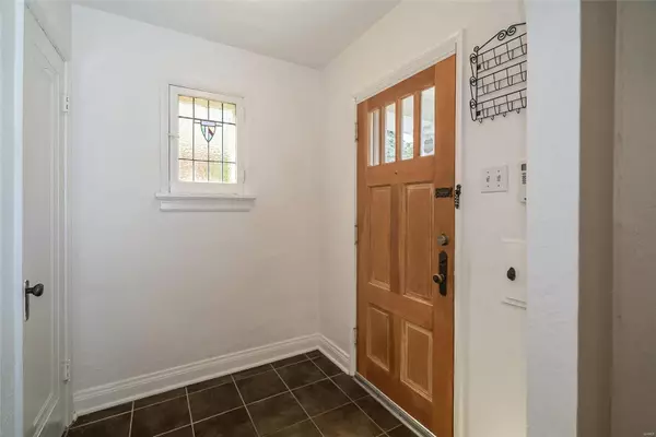 Overland, MO 63114,8914 Lackland RD