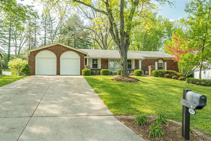 1012 Bedford LN, Ballwin, MO 63011