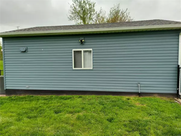 East Alton, IL 62024,Address not disclosed