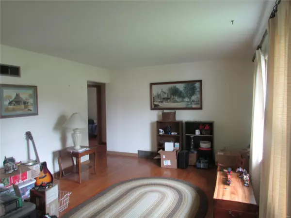 Florissant, MO 63031,1025 Flora LN