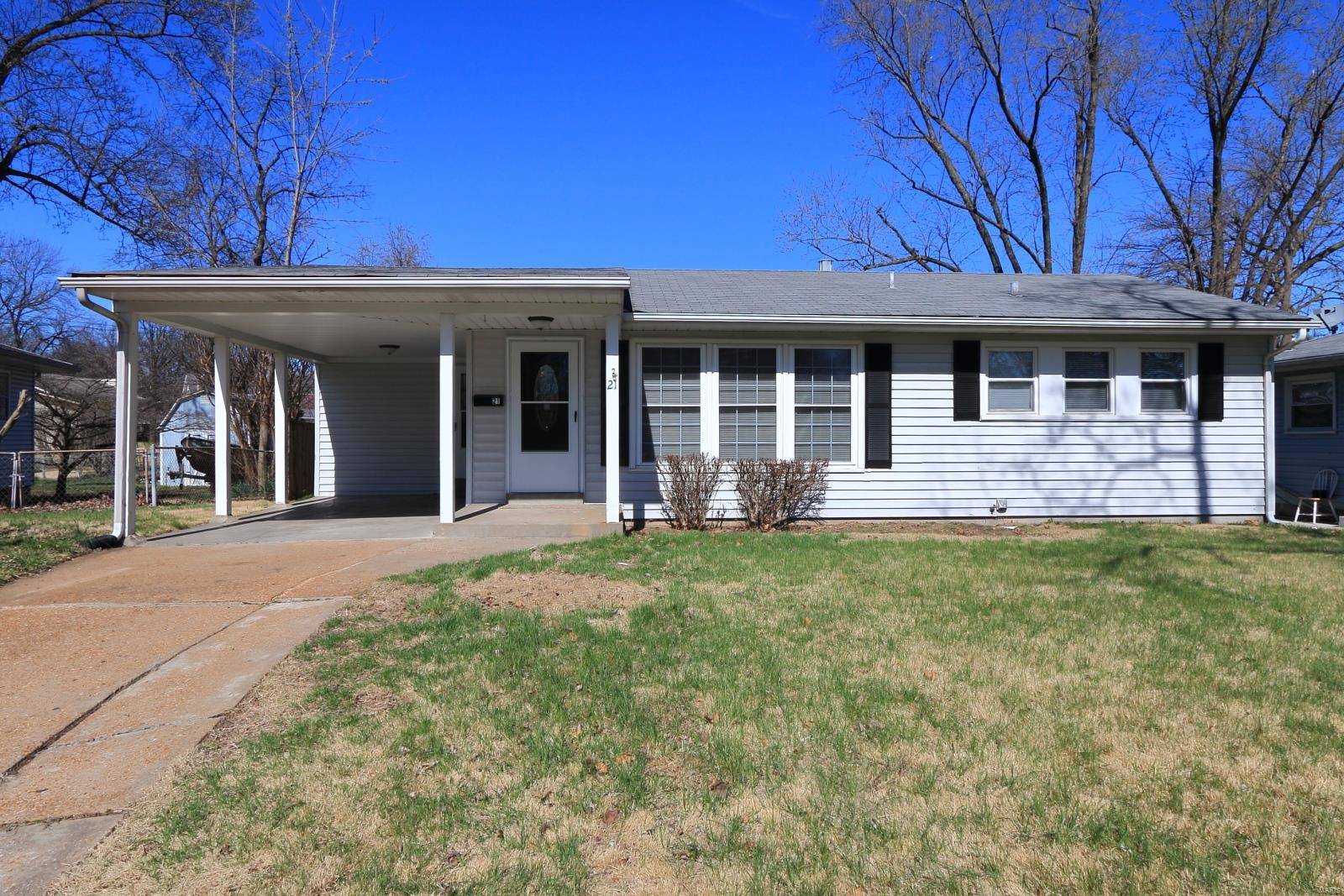 21 Linkous DR, Florissant, MO 63031