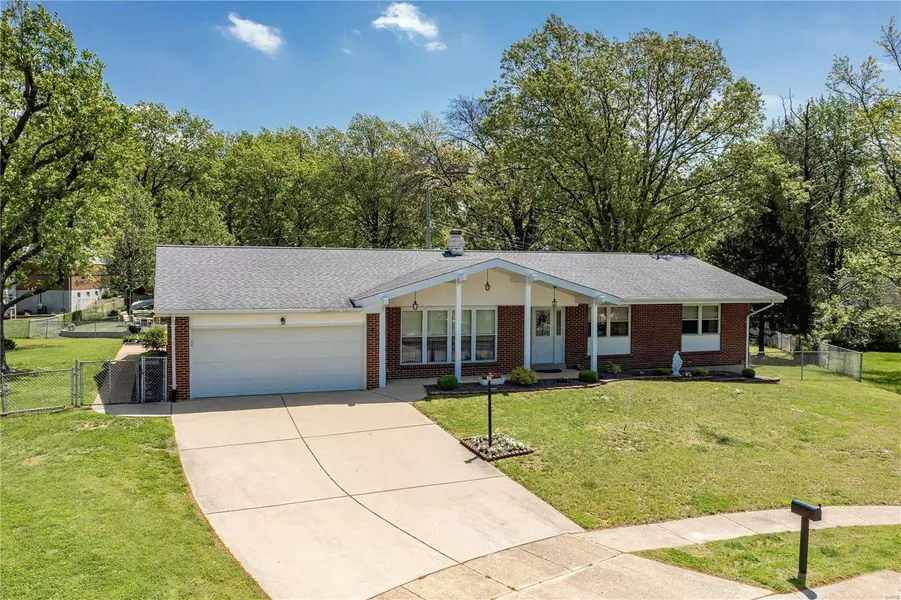 5506 Fireridge CT, Oakville, MO 63129