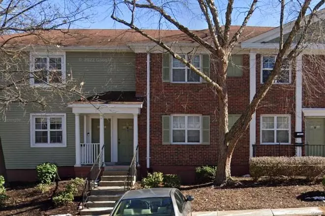 9166 N Swan CIR, St Louis, MO 63144
