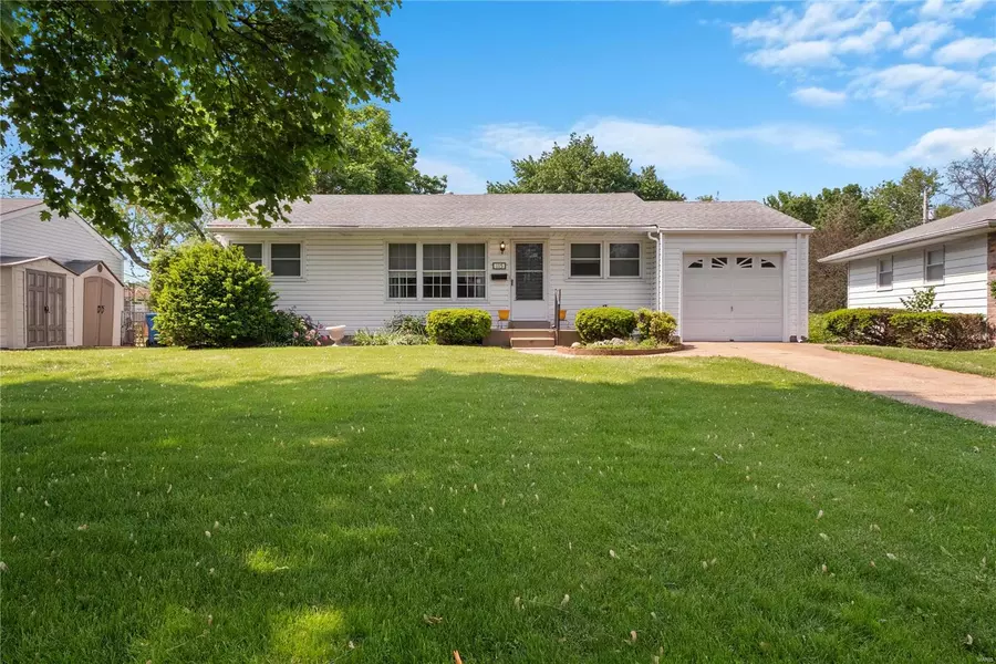 115 Saint Regis LN, Florissant, MO 63031