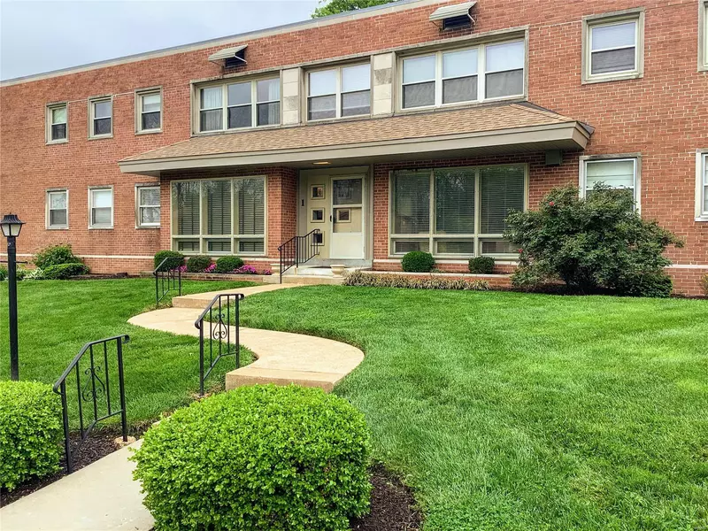 1 Delcrest #203, St Louis, MO 63124