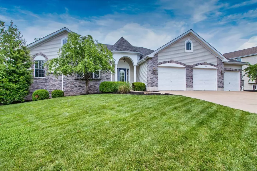 1507 Village Green DR, Lake St Louis, MO 63367