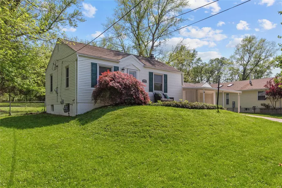 11278 De Runtz AVE, Maryland Heights, MO 63043