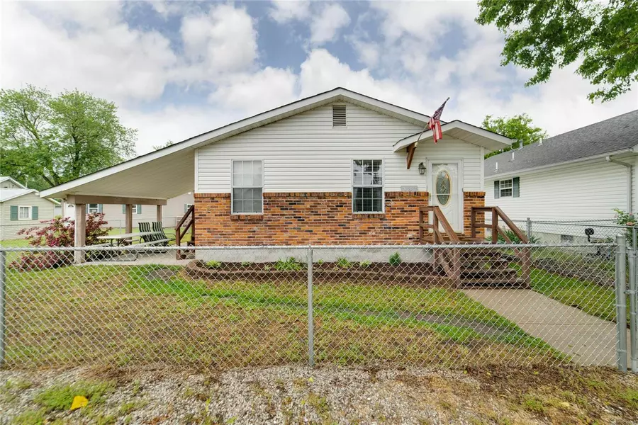 137 1st ST, Old Monroe, MO 63369