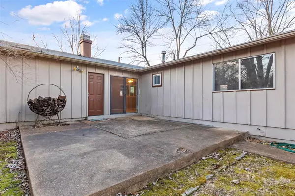 St Louis, MO 63126,9024 Crest Oak LN