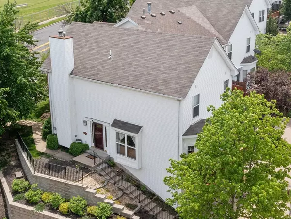 University City, MO 63130,933 N Hanley RD