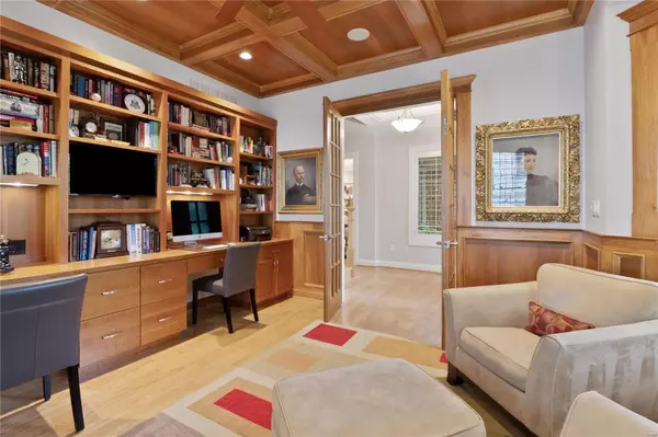 Clayton, MO 63105,206 Topton WAY