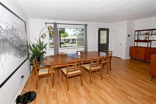 St Louis, MO 63128,12010 Theiss RD