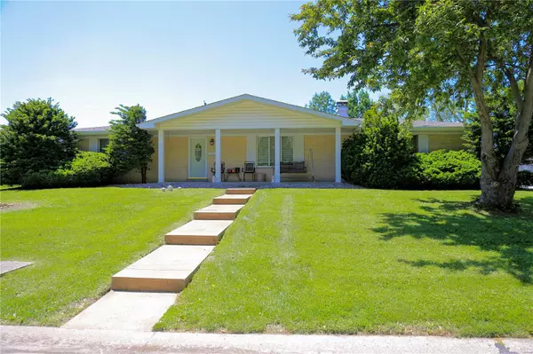 34 Ben Louis Dr., Belleville, IL 62226