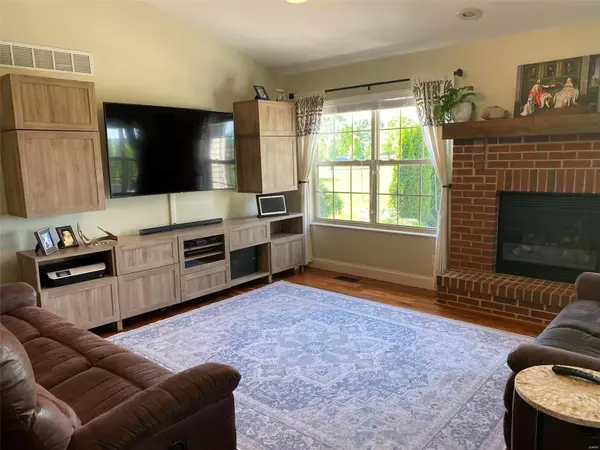 Edwardsville, IL 62025,8902 Maple Grove RD