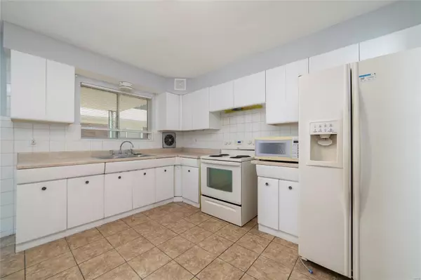 St Louis, MO 63130,1584 Mendell DR