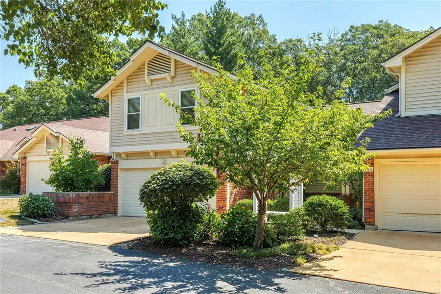 728 Lofty Point, Ballwin, MO 63021