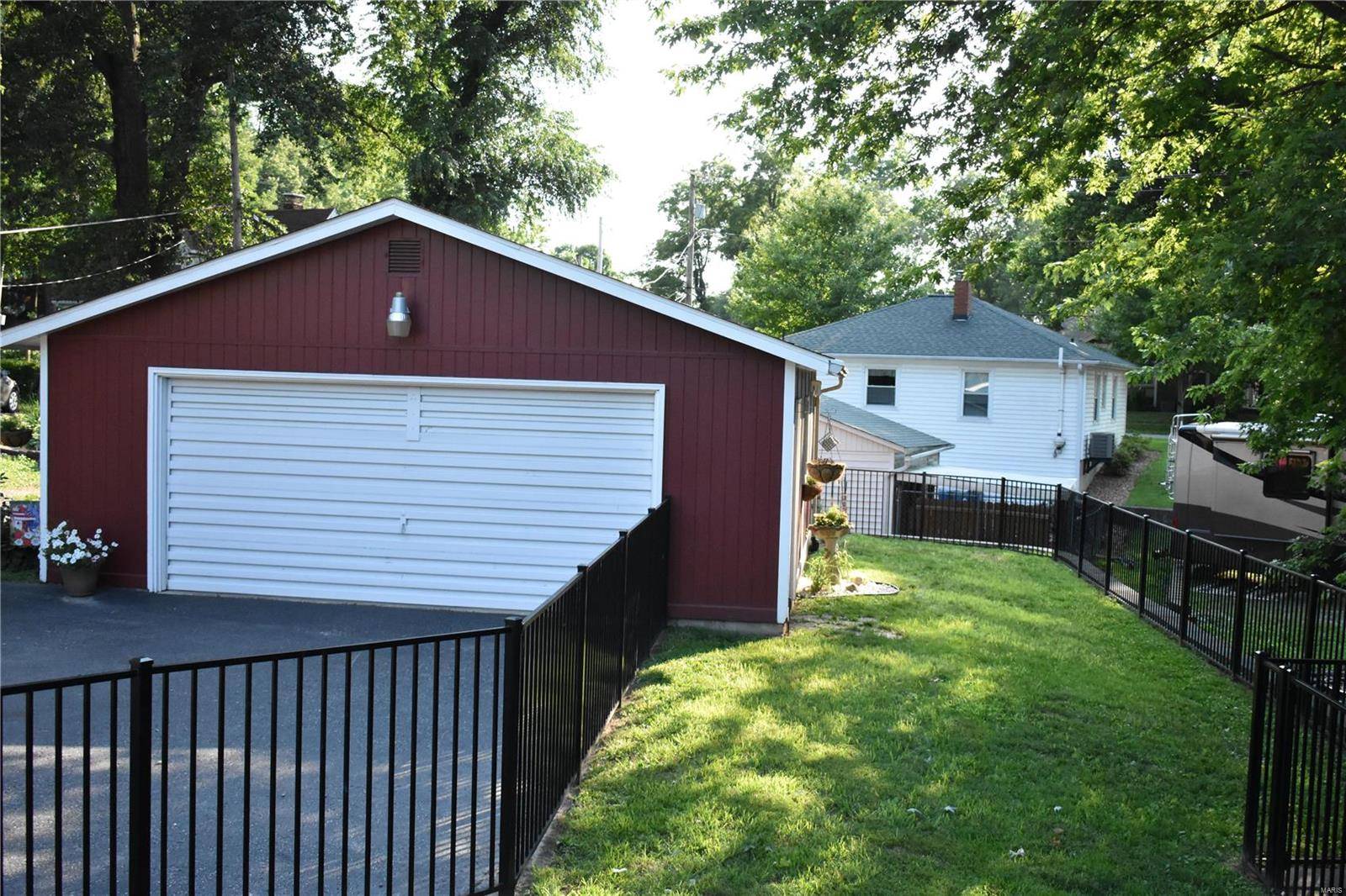 Lebanon, IL 62254,105 S Chamberlin ST
