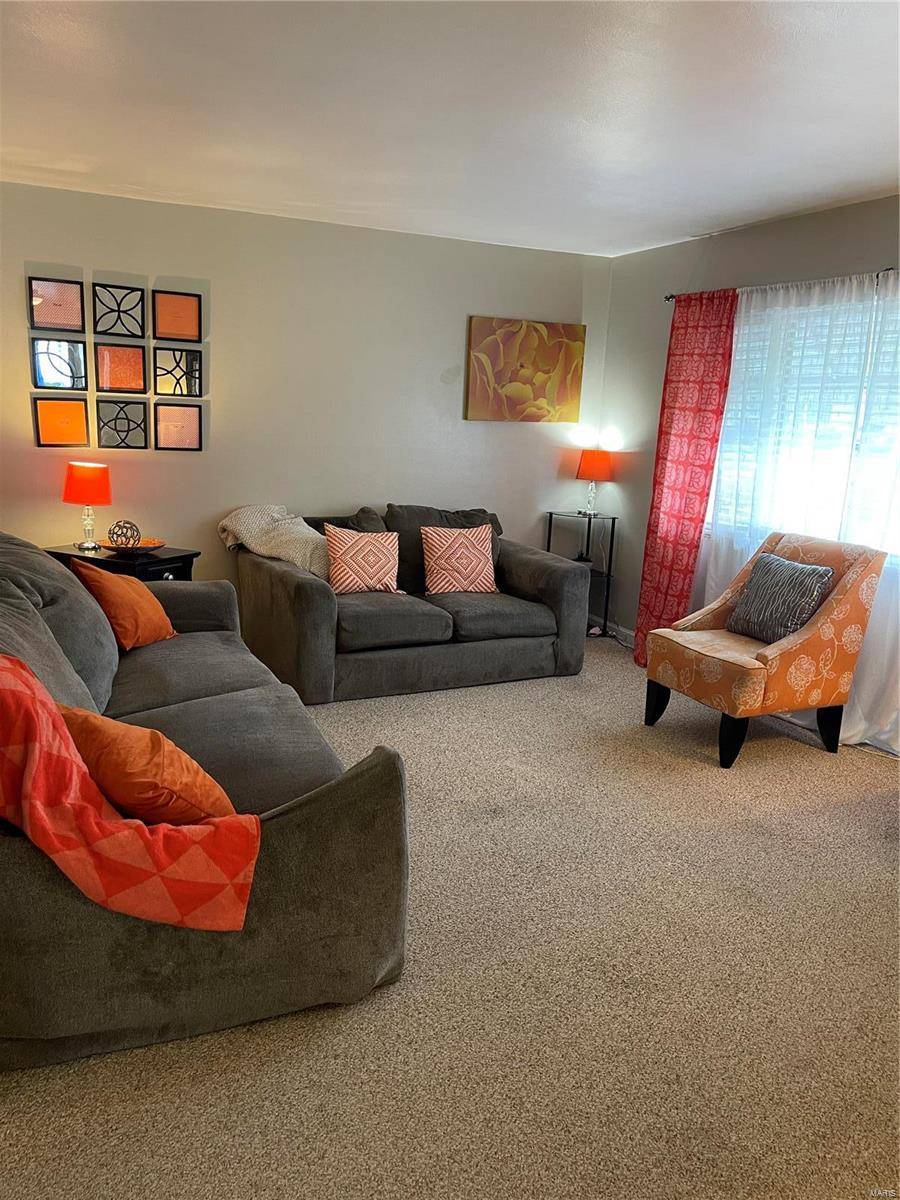 Florissant, MO 63031,1400 Bobolink DR