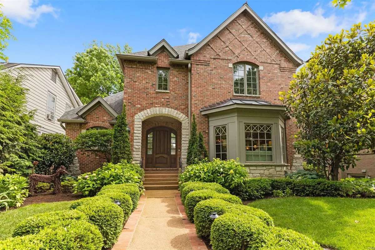 Clayton, MO 63105,7634 Westmoreland AVE