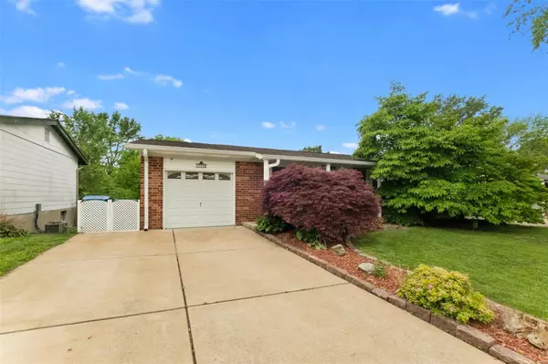 Maryland Heights, MO 63043,11946 Midvale DR