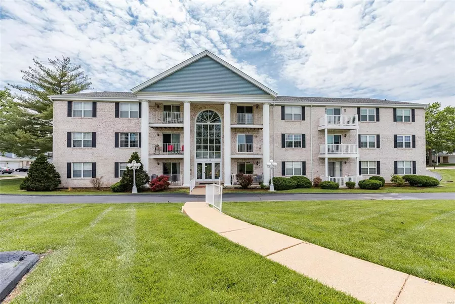 1122 Sunbolt Drive #I, Mehlville, MO 63129