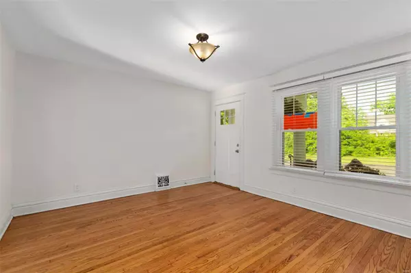 Webster Groves, MO 63119,507 Glen RD