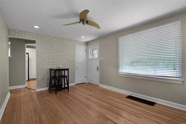 Wood River, IL 62095,554 S Central Ave