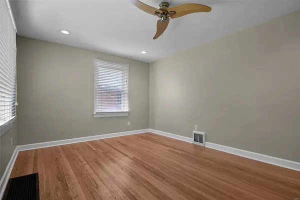 Wood River, IL 62095,554 S Central Ave