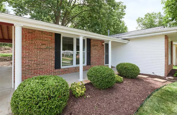 Maryland Heights, MO 63043,2848 Creston LN