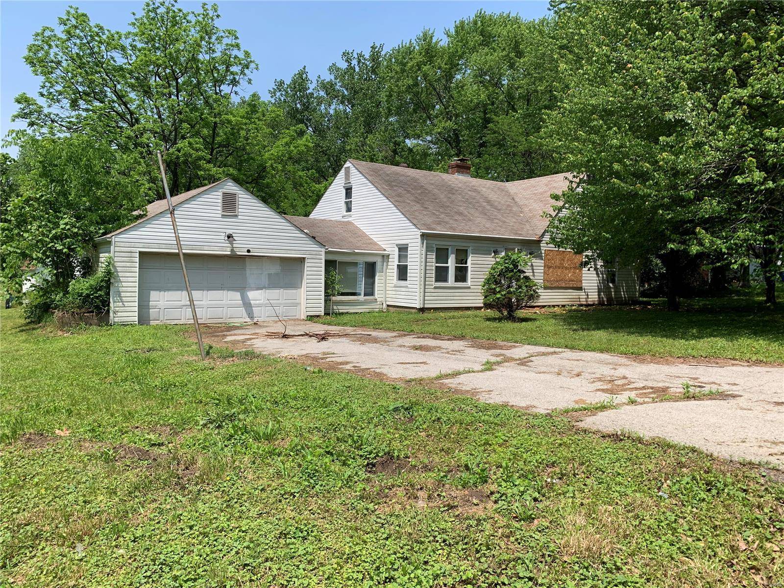 9741 Ventura DR, St Louis, MO 63136
