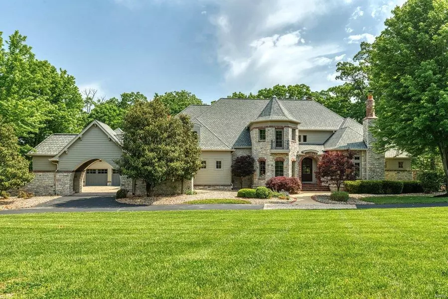 16 Grand Meridien Forest, Wildwood, MO 63005