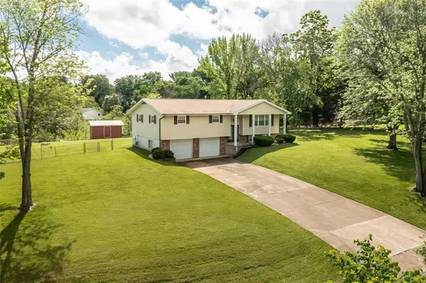 St Peters, MO 63376,7 Sunset LN