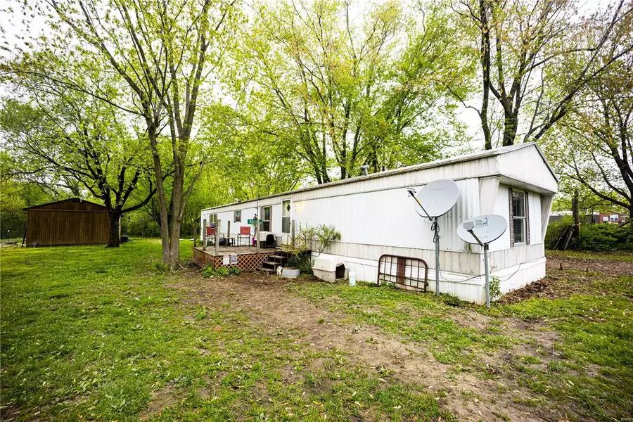 906 Echo LN, Alton, IL 62002