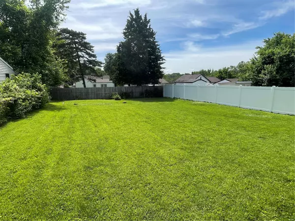 Unincorporated, MO 63123,7906 Kingwood ST