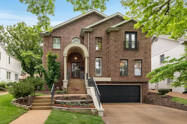 St Louis, MO 63105,8144 Stratford DR