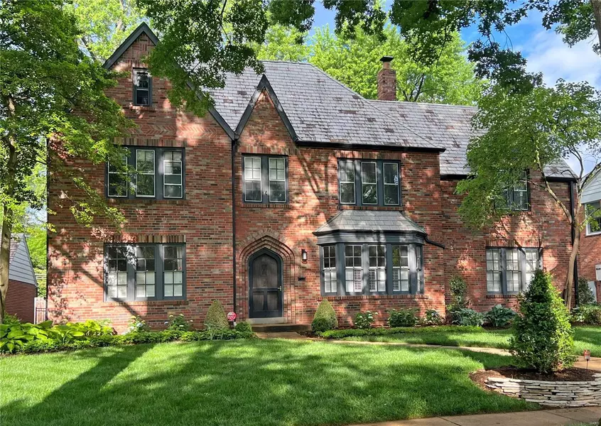 915 S Bemiston, Clayton, MO 63105