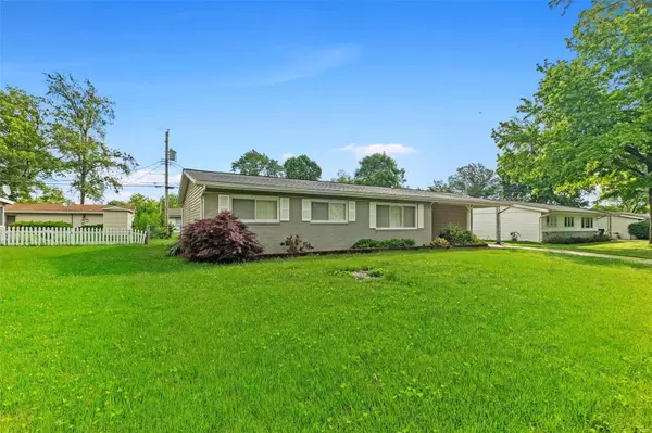 Florissant, MO 63031,1545 Flicker DR