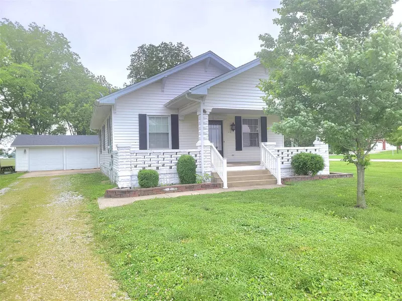578 S Center ST, Addieville, IL 62214