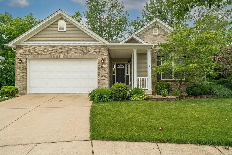 1150 Winter Lake DR, Fenton, MO 63026