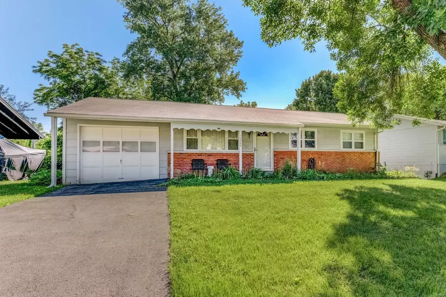 12449 Roth Hill DR, Maryland Heights, MO 63043