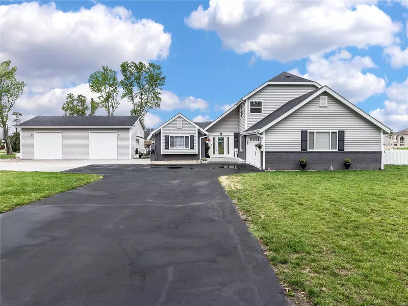 501 Coventry RD, Troy, IL 62294