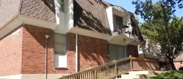 1061 Lafayette CT #E, Collinsville, IL 62234