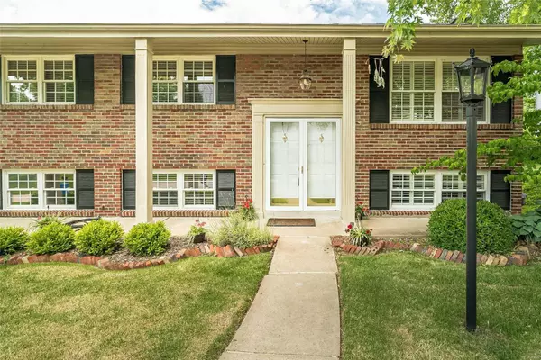 Unincorporated, MO 63123,10923 Kingsmere DR