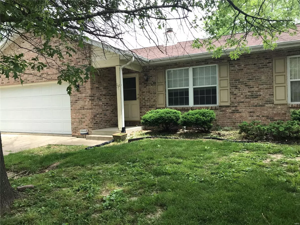 Shiloh, IL 62221,111 Twin Oaks DR