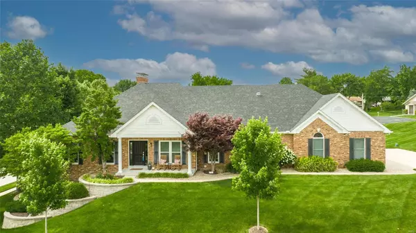 2 Country Club Woods DR, St Charles, MO 63303