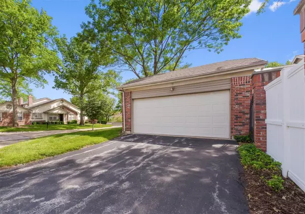 Chesterfield, MO 63017,15718 Lamar Ridge CT