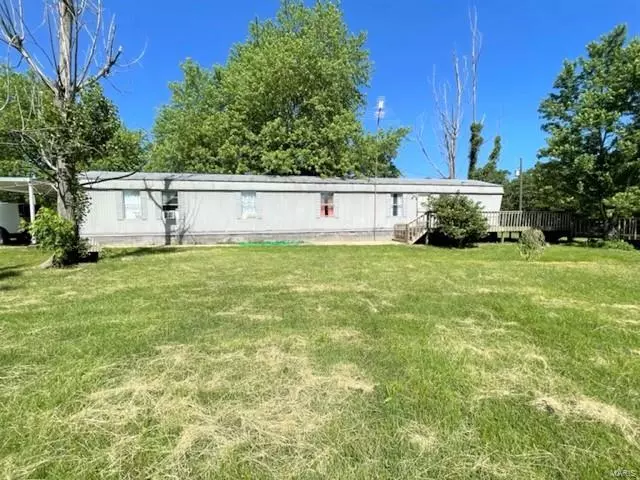 19965 Clover RD, Lebanon, MO 65536