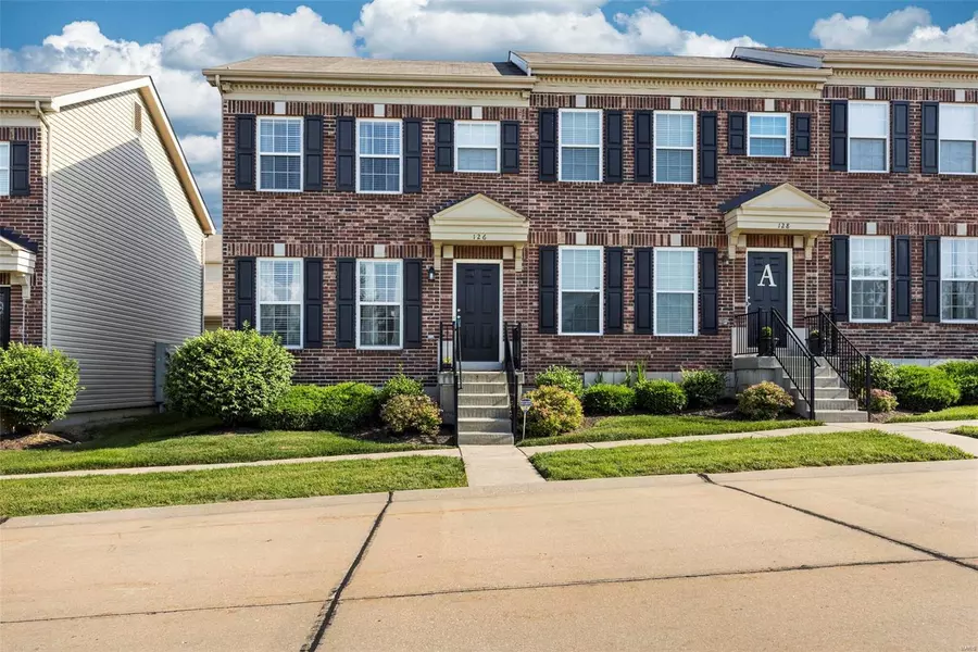 126 Willott Square DR, St Peters, MO 63376
