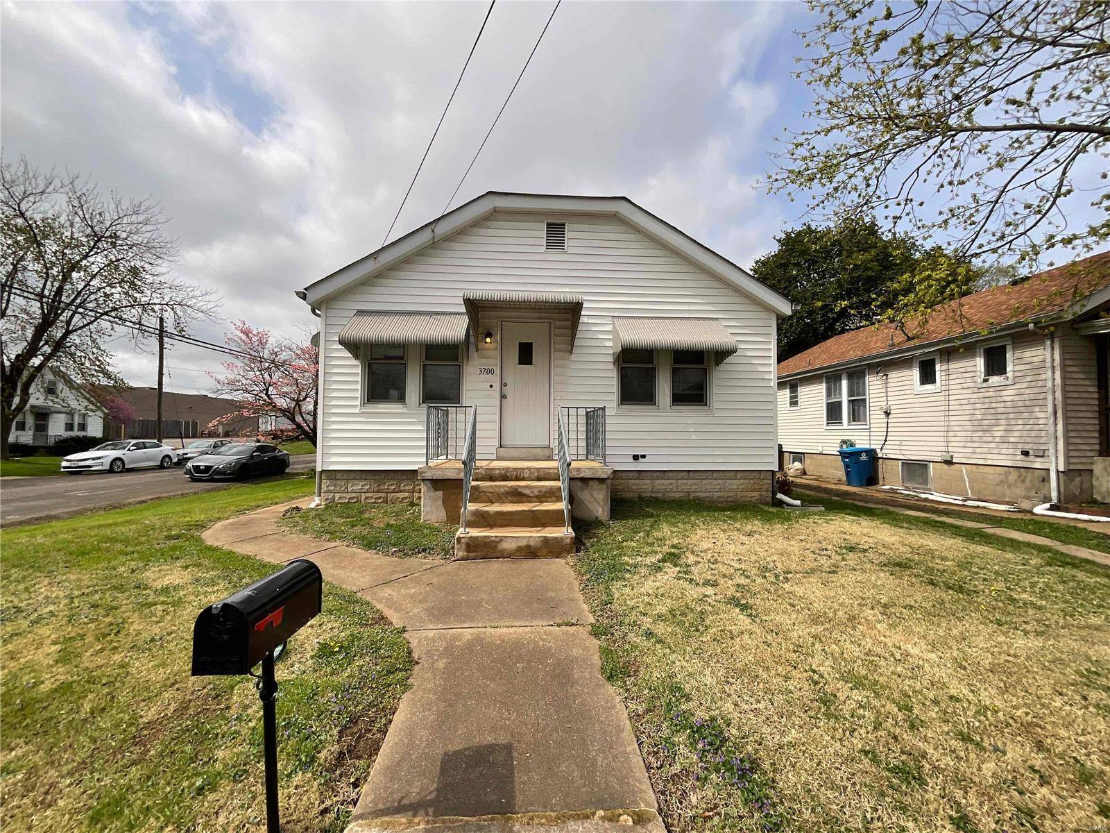 3700 Viking AVE, St Louis, MO 63125