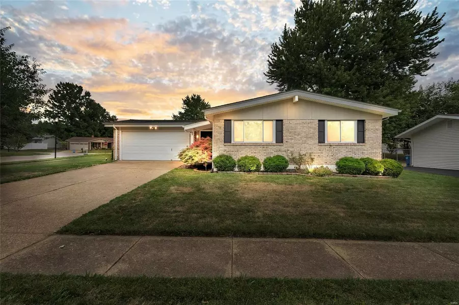 3096 Postport LN, Maryland Heights, MO 63043